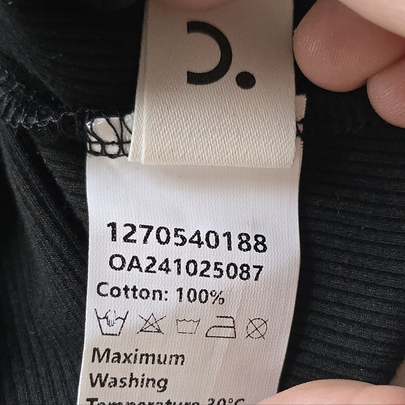 Commense Black and Ivory Ruffle Ribbed Knit Crop Top Small - Picture 8 of 8